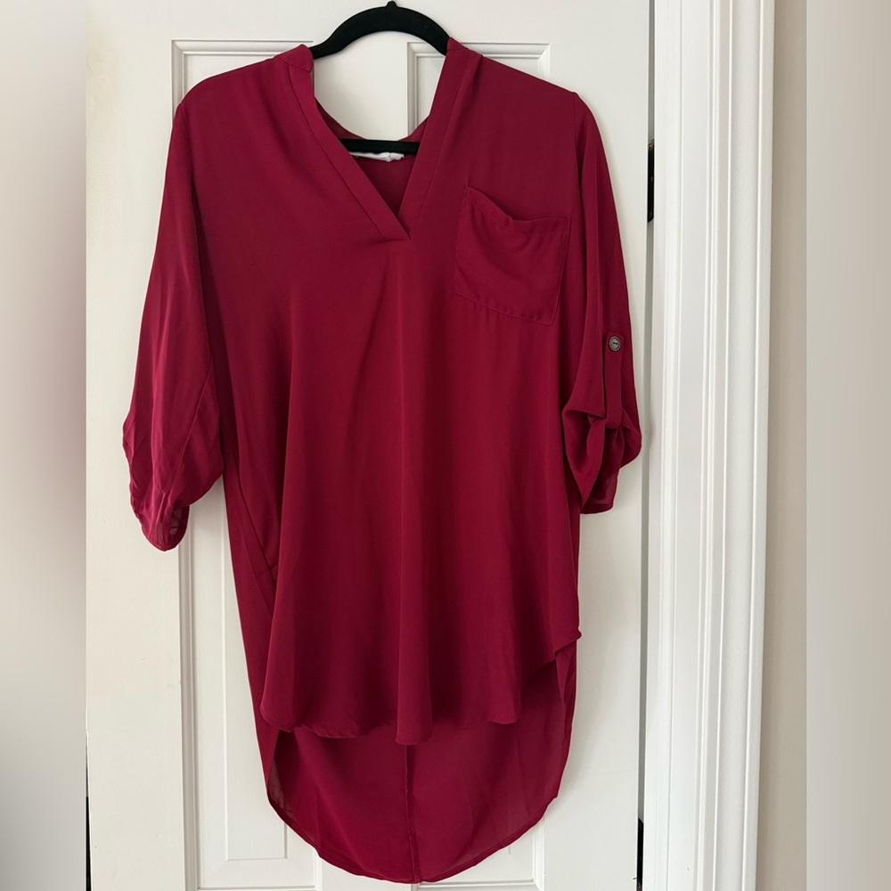 Lush Burgundy High Low Roll Tab Blouse Women’s Small
